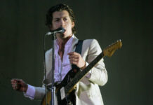 Легенды брит-попа Arctic Monkeys вернулись с альбомом The Car и едут в мировой тур