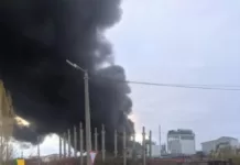 В Белгородской области полыхает лакокрасочный завод после обстрела ВСУ