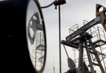 Новак провел совещание по мерам поддержки нефтяной отрасли