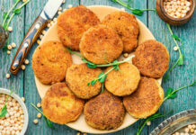 Недорого и вкусно: гороховые котлеты на сковороде