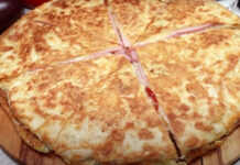 Пирог из лаваша с сочной начинкой: не нужны ни мука, ни миксер