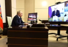 Путин: важно реализовать намеченное по строительству и реконструкции дорог.