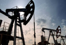 Новак: Россия сократит добычу нефти на 500 тысяч баррелей в сутки