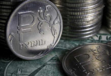 Курс доллара на Мосбирже упал ниже 75 рублей впервые с 1 марта