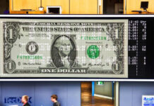 Основные индексы фондового рынка США обвалились после начала торгов