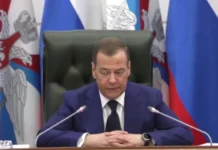 Медведев провел совещание по вопросам доукомплектования Вооруженных сил