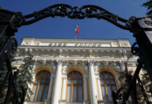 Платежный баланс России ушел в минус впервые за почти три года
