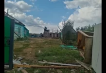 В Башкирии ураган снес крышу жилого дома