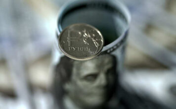 Доллар упал до 95 рублей впервые с конца августа