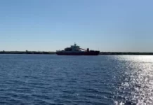 Судно «Академик Трешников» вышло из Архангельска в рейс на Дальний Восток