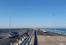 Хуснуллин: все четыре полосы Крымского моста открыли на 18 дней раньше срока