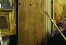 Икону Казанской Божией Матери передали собору на Красной площади