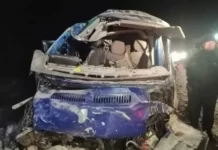 В тройном ДТП на Мурманском шоссе пострадали отец и сын из Петербурга