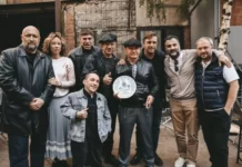 «В нашей профессии невозможно что-то сделать на пол ноги». Владимир Сычев о новом сезоне сериала «Ресторан по понятиям», актерском становлении и дебютах дочерей