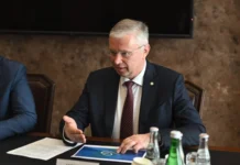 Председатель Северо-Западного банка Сбербанка Дмитрий Суховерхов и губернатор Ленобласти Александр Дрозденко провели первую рабочую встречу