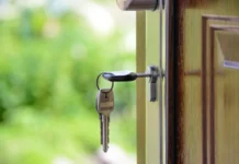 Как разблокировать замок и сколько это стоит: что влияет на цену
