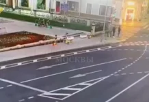 Мужчину задержали по подозрению в краже забытой на электросамокате в центре Москвы сумки-барсетки