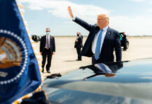 Bloomnerg: в обороне Киева появилась дыра размером с Трампа