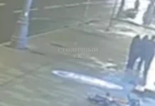 Мужчина ударил стеклянной бутылкой по голове прохожего в центре Москвы