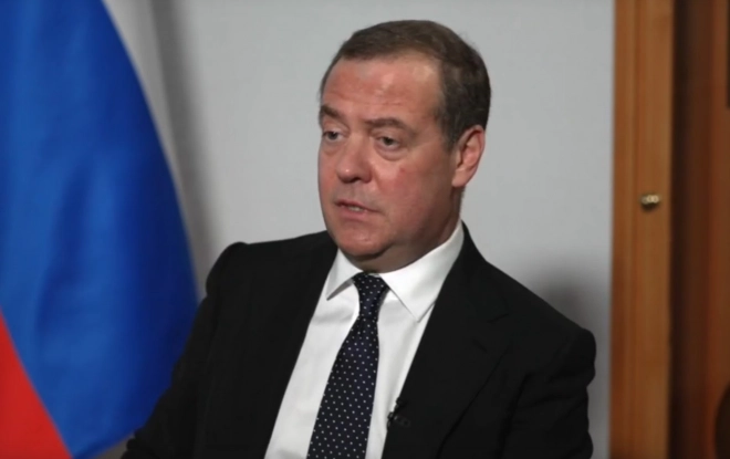 НАТО в полной мере участвует в конфликте на Украине, заявил Медведев