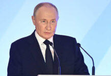 Путин: экономика России должна развиваться на базе собственных технологий