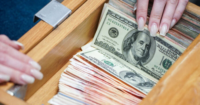ekonomist-sobolev-kurs-dollara-na-nedele-sostavit-99-105-rublej-4a87ed9.jpg