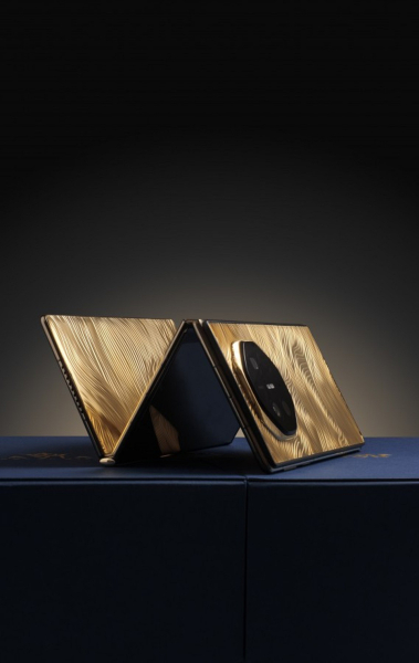 Представлен эксклюзивный HUAWEI Mate XT Ultimate с корпусом из 18-каратного золота и весом около 1 кг | ichip.ru