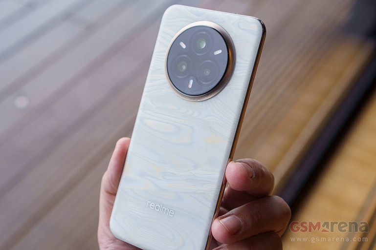Смартфон realme 14 Pro+ показали на живых фото | ichip.ru
