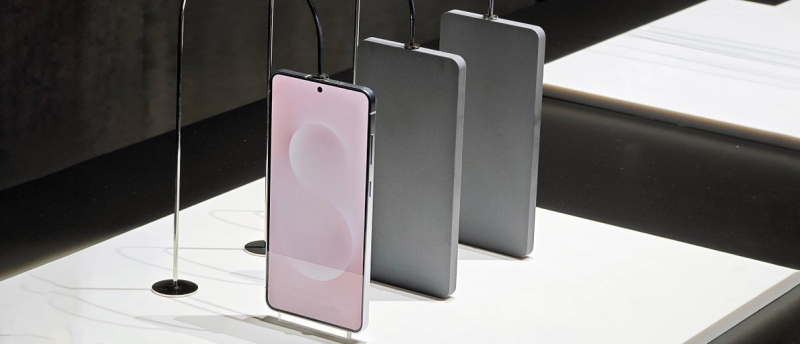 Samsung Galaxy S25 Edge показали на живых фото &mdash; очень тонкий смартфон, который похож на iPhone 16 | ichip.ru