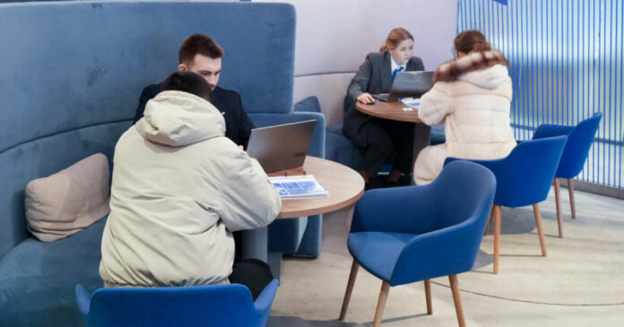 v-centrobanke-rf-planirujut-rassmotret-neobhodimost-povyshenija-kljuchevoj-stavki-1e88fa0.jpg