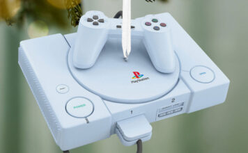 Hallmark представила елочную игрушку в виде первой PlayStation с фирменным звуком за $29 | ichip.ru