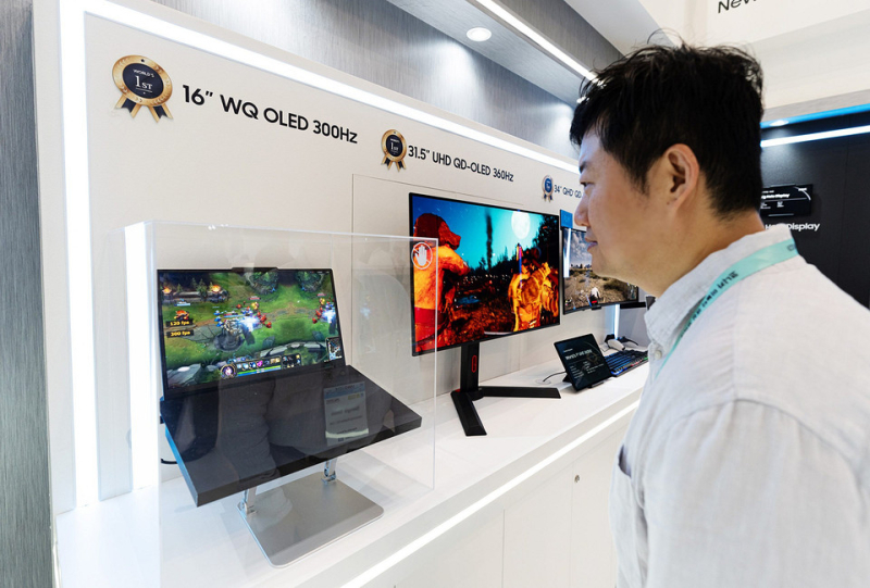 Геймеры, готовьте деньги: Samsung показала OLED для игровых ноутбуков с частотой 300 Гц
